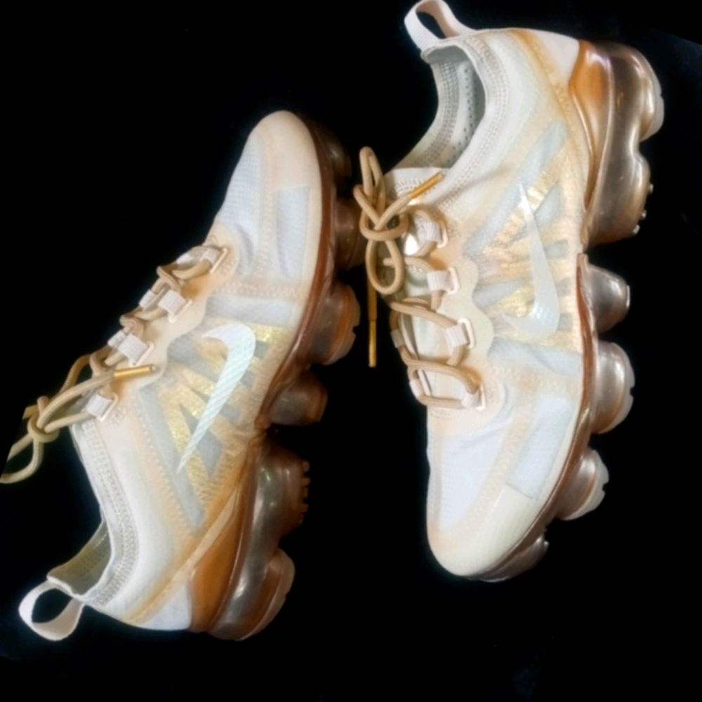 Women tennis shoes